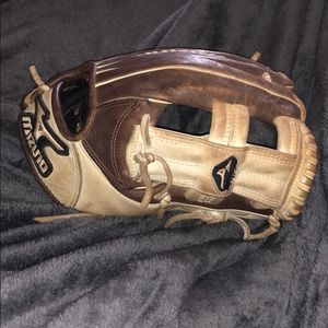 Used Baseball glove. Brown and tan Mizuno glove.